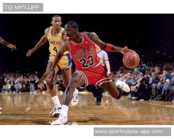 捷克足球巨星以精湛左脚技术统治赛场展现非凡天赋与艺术魅力