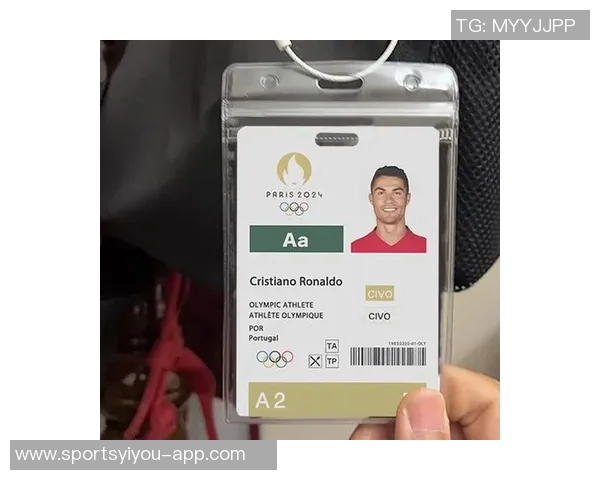 安东尼球星限量版参赛证挂件足球 精美设计展现运动精神与收藏价值